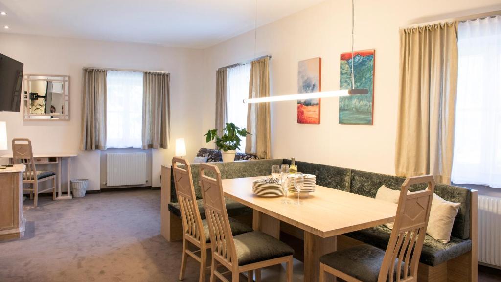 A seating area at Crystls Aparthotel