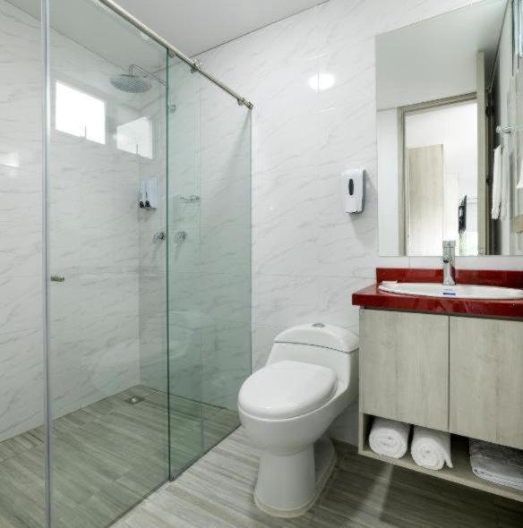 Benevento Habitaciones y Apartaestudios en estrato 6 frente al CC Campanario