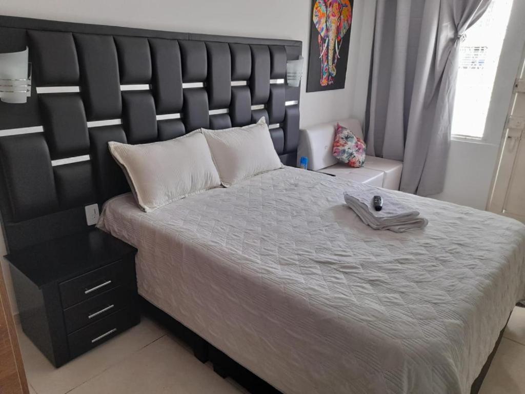 Benevento Habitaciones y Apartaestudios en estrato 6 frente al CC Campanario