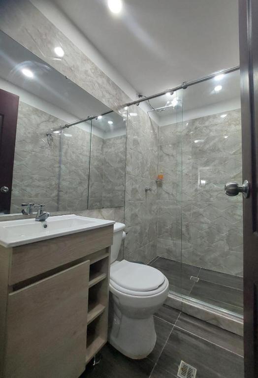 Benevento Habitaciones y Apartaestudios en estrato 6 frente al CC Campanario