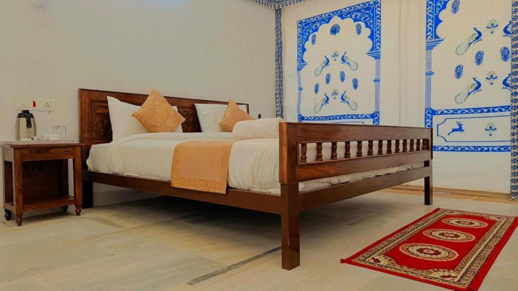 Postel nebo postele na pokoji v ubytování Jaisalmer Sand Dunes Luxury Camp And Resort