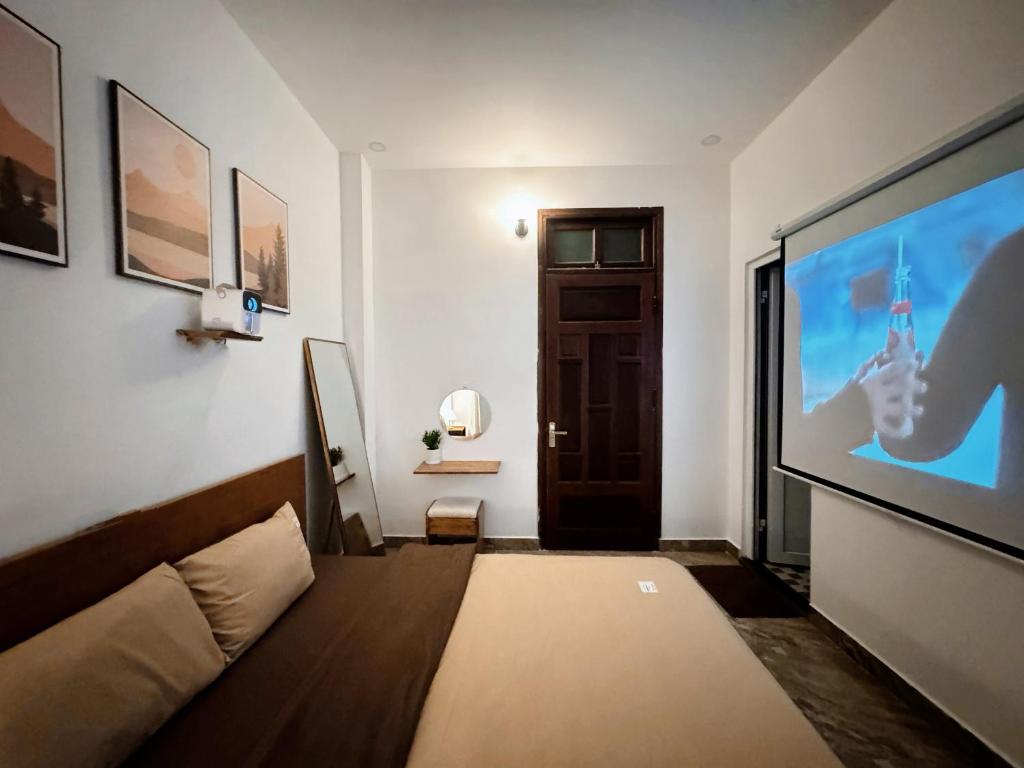 TV a/nebo společenská místnost v ubytování Tree House Central