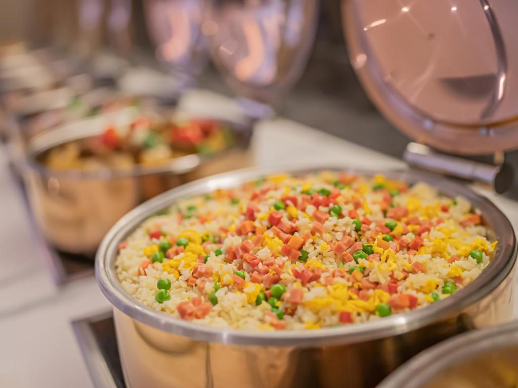 ホテルの敷地内または近くでの食事または食べ物