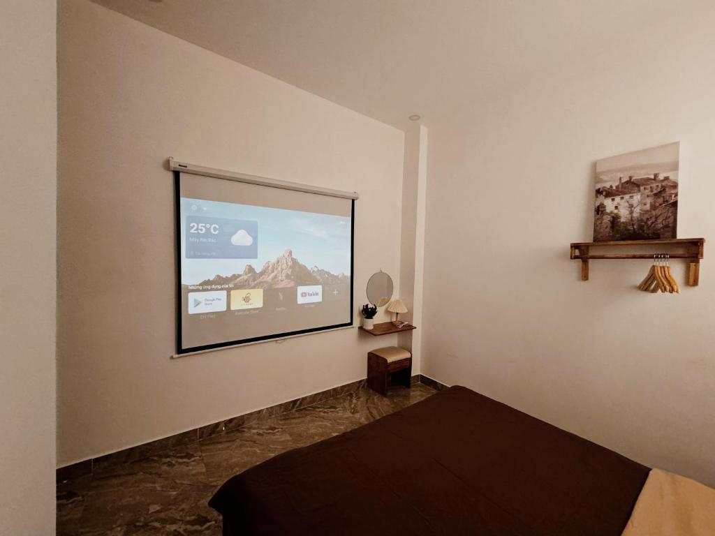 TV a/nebo společenská místnost v ubytování Tree House Central