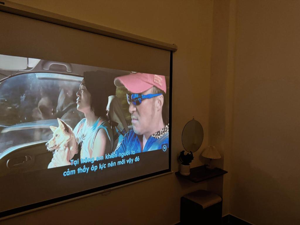 TV a/nebo společenská místnost v ubytování Tree House Central