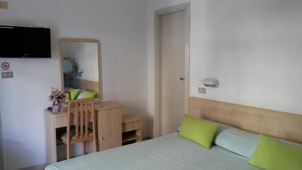 Postel nebo postele na pokoji v ubytování Hotel Niagara