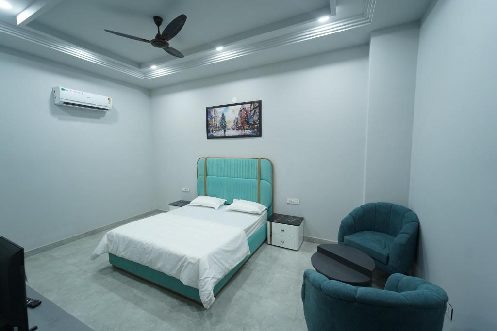 Postel nebo postele na pokoji v ubytování Crazzy Days Hotel I Sonipat