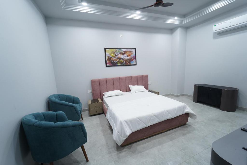 Postel nebo postele na pokoji v ubytování Crazzy Days Hotel I Sonipat