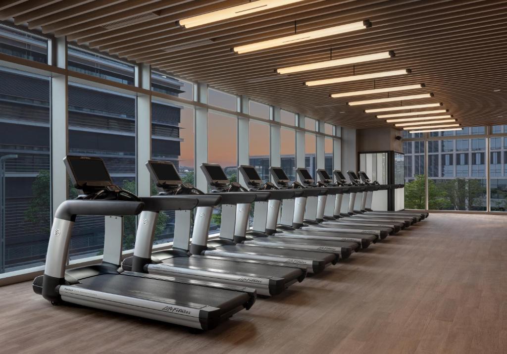 Fitness centrum a/nebo fitness zařízení v ubytování Jen Shenzhen Qianhai By Shangri-La