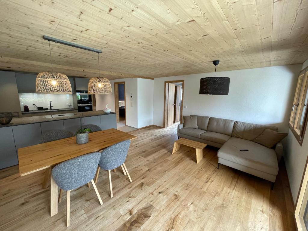 TV a/nebo společenská místnost v ubytování Bergblick Apartments - Weisshorn