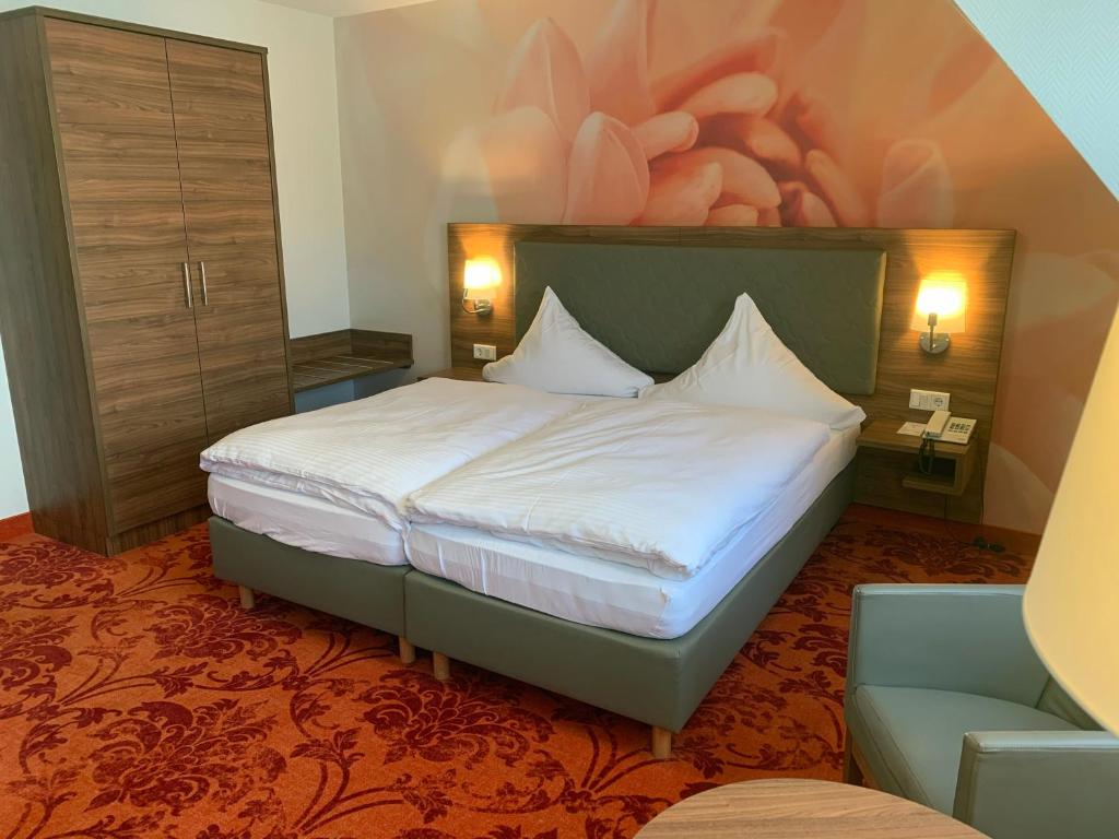 Postel nebo postele na pokoji v ubytování Hotel Felsenkeller