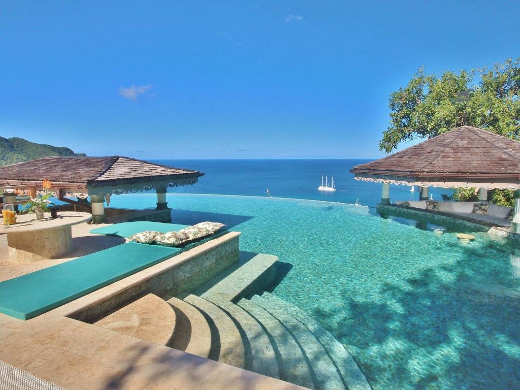 a swimming pool with a view of the ocean at Tropical Hideaway in Port Elizabeth