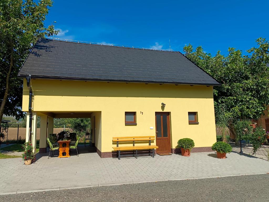 a yellow building with a bench in front of it at Rekreační domky Nové Mlýny 17 - Pálava - in Milovice