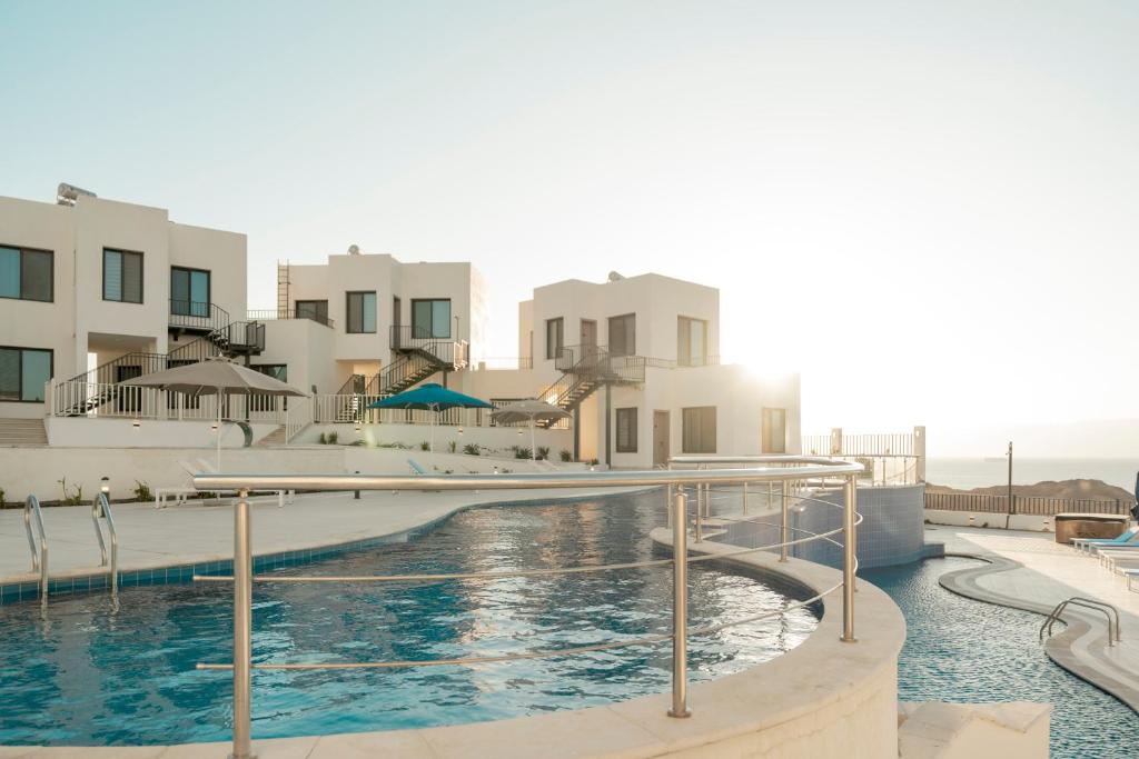 Bazén v ubytování Diamond Palm Hotel & Resort nebo v jeho okolí