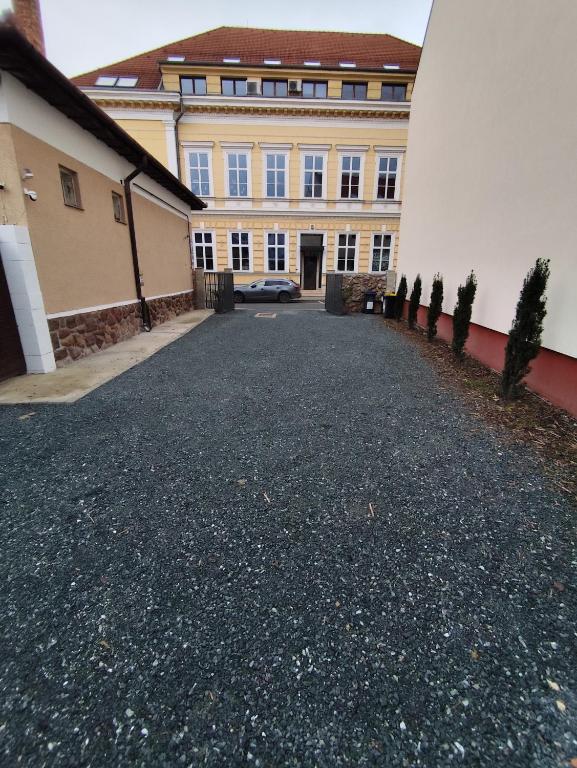 Budova, kde se aparthotel nachází