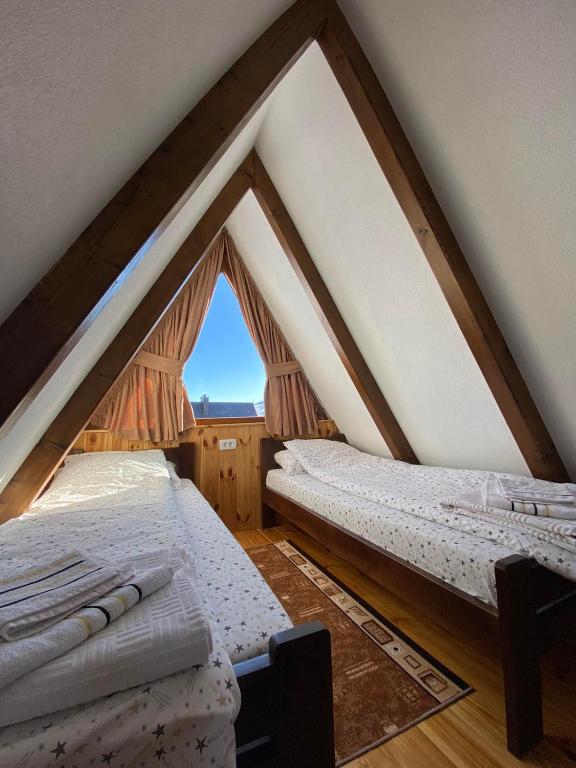 Postel nebo postele na pokoji v ubytování Bungalows Ivan