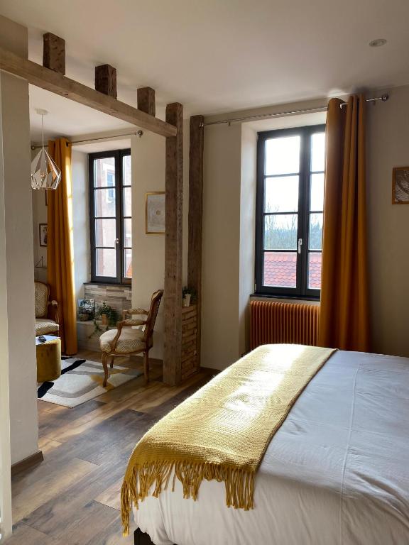 Postel nebo postele na pokoji v ubytování Les Chambres - Au Grès du marché