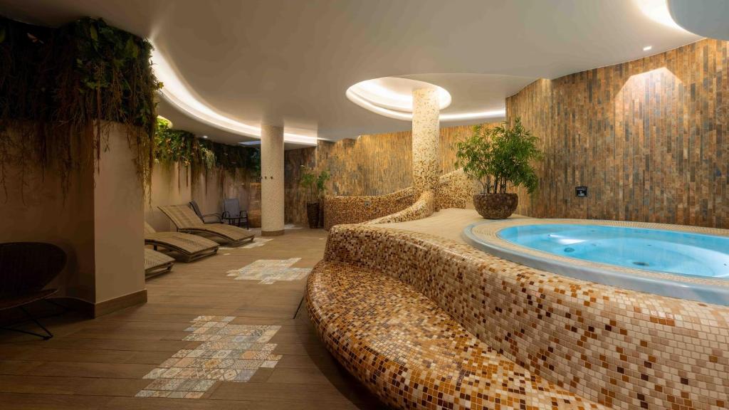 Bazén v ubytování Wellton Riga Hotel & SPA nebo v jeho okolí