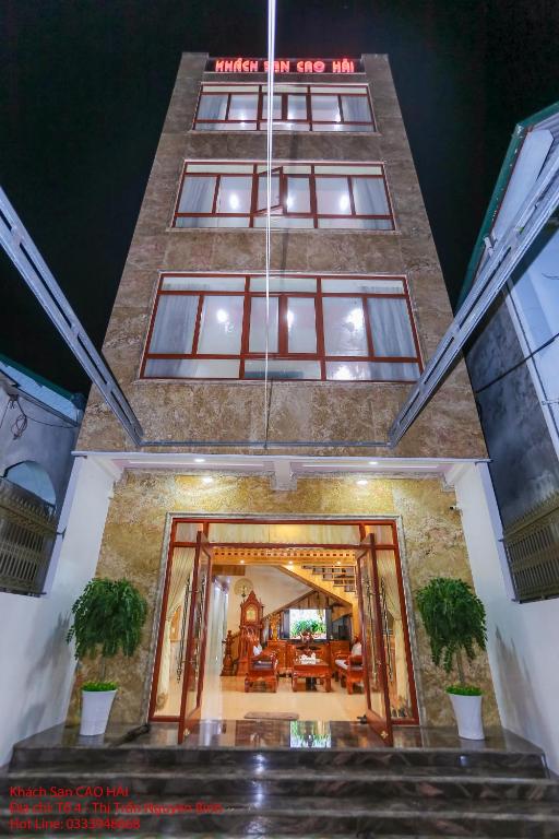a building with a large glass door in front of it at Khách Sạn Cao Hải in Cao Bằng