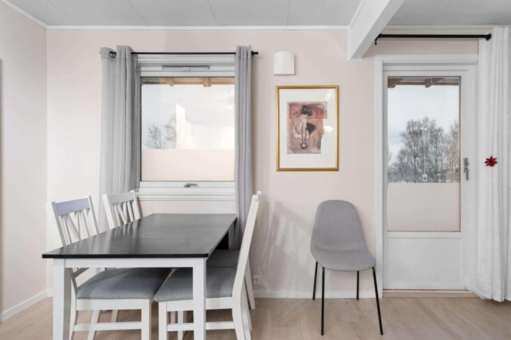 Fotografie z fotogalerie ubytování Lovly 3 Bedroom apartment with the view of aurora v destinaci Tromsø