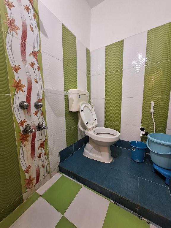 Koupelna v ubytování Hotel Yogita Inn