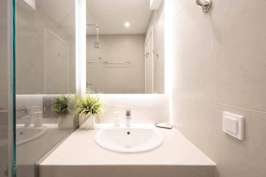 Koupelna v ubytování Bright, Cosy Studio close to Glyfada Beach & Center