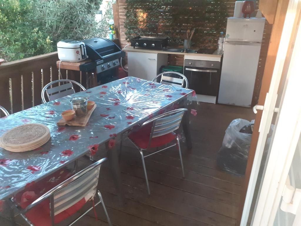 Dapur atau dapur kecil di MobilHome 6 avec Bateau