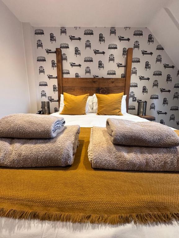 The White Hart Inn - 