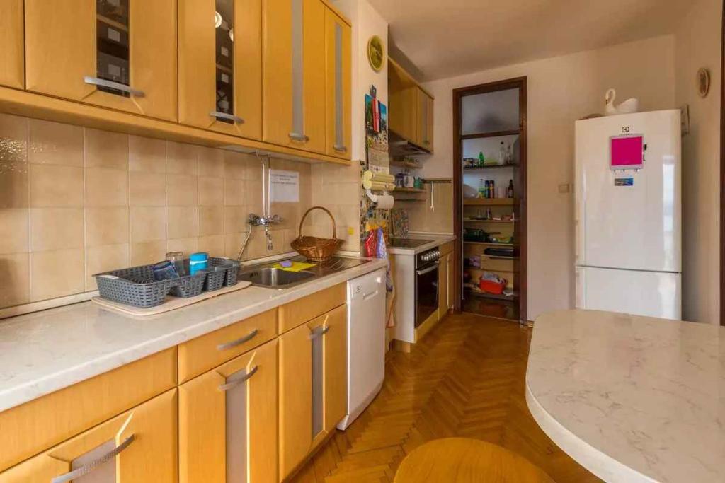 Kuchyňa alebo kuchynka v ubytovaní Apartment in Dramalj 39255