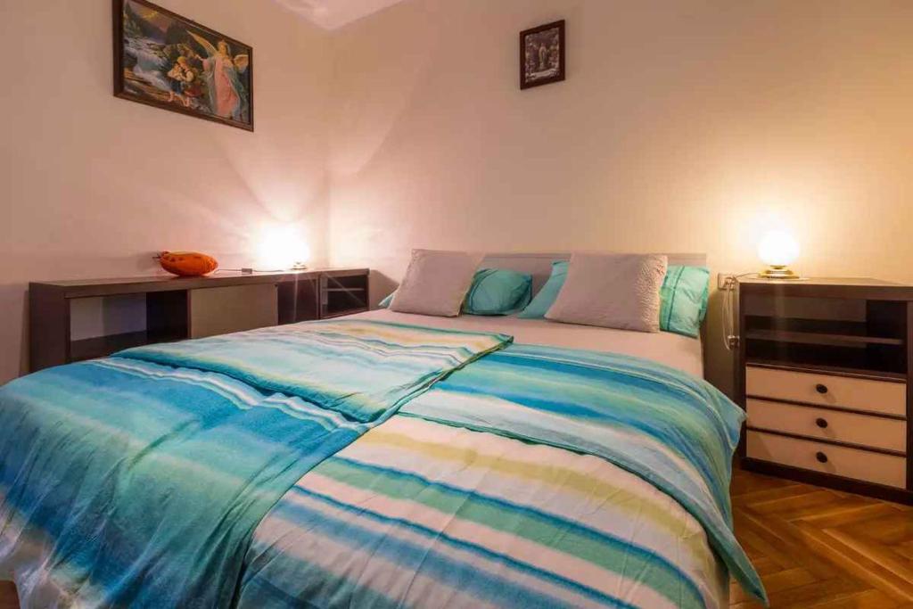 Posteľ alebo postele v izbe v ubytovaní Apartment in Dramalj 39255