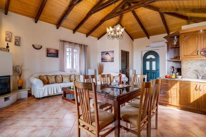 Posedenie v ubytovaní Goudis Villas