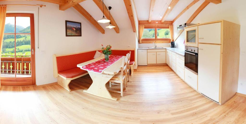 Kuchyň nebo kuchyňský kout v ubytování Ferienwohnung Luttach
