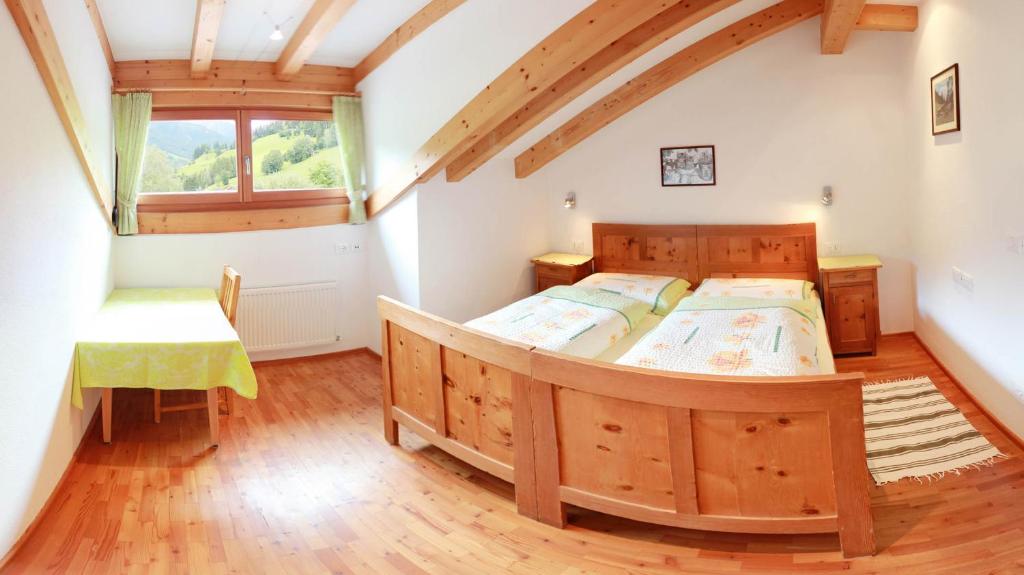 Postel nebo postele na pokoji v ubytování Ferienwohnung Luttach