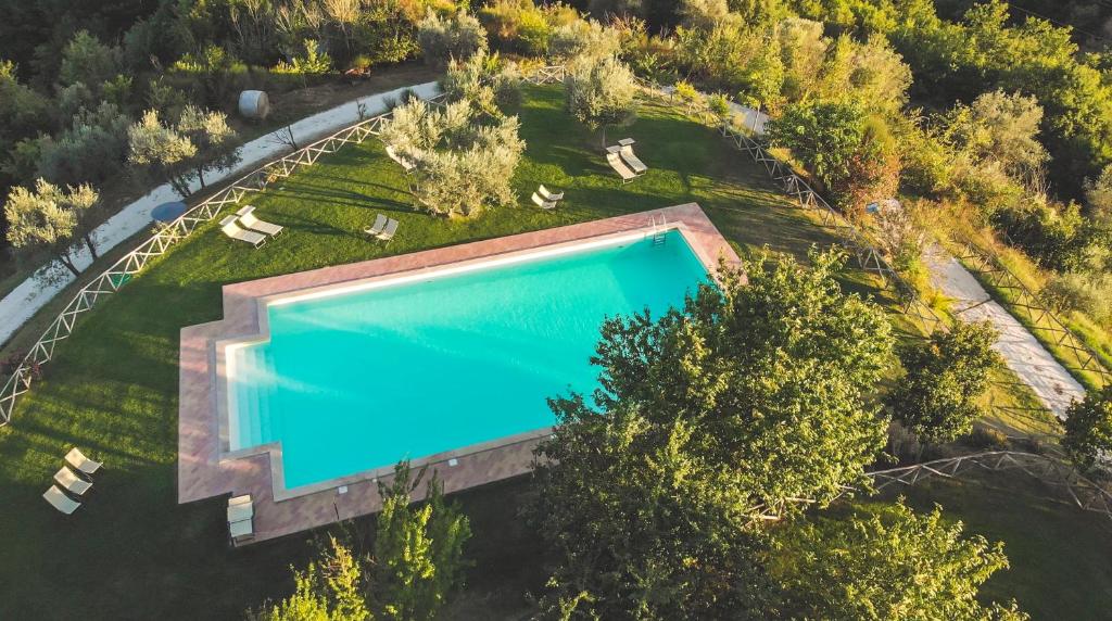 Bazén v ubytování PanElios Borgo Vacanze nebo v jeho okolí