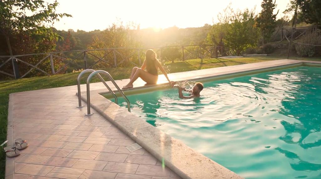 Bazén v ubytování PanElios Borgo Vacanze nebo v jeho okolí
