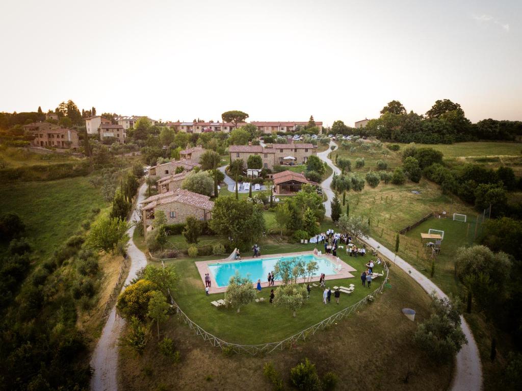 Bazén v ubytování PanElios Borgo Vacanze nebo v jeho okolí