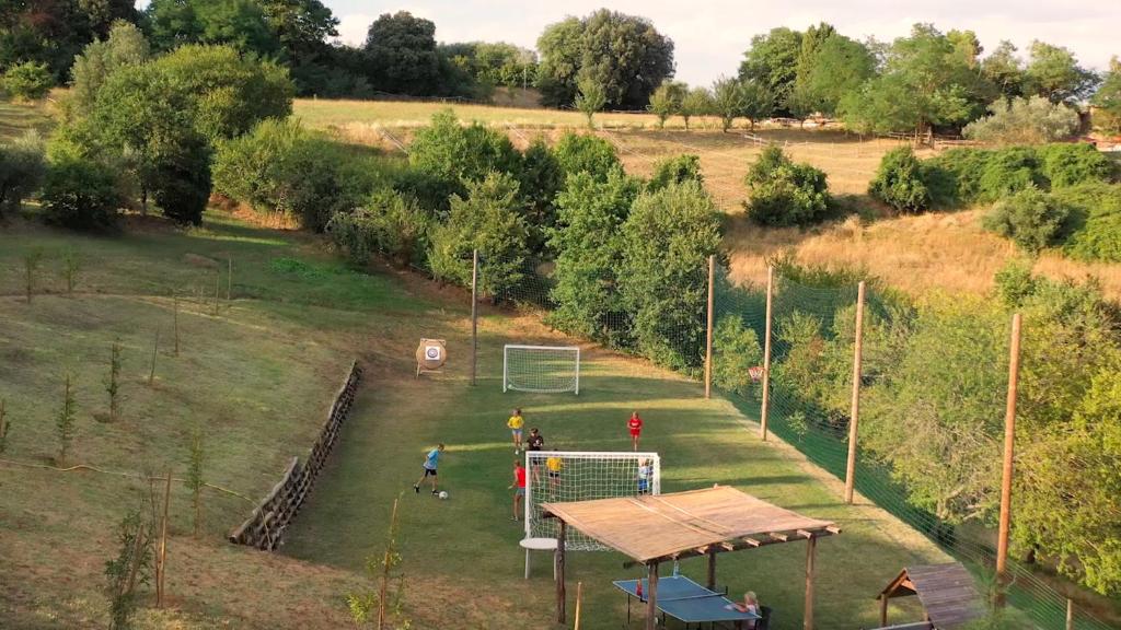Tenis a/nebo squash v ubytování PanElios Borgo Vacanze nebo okolí