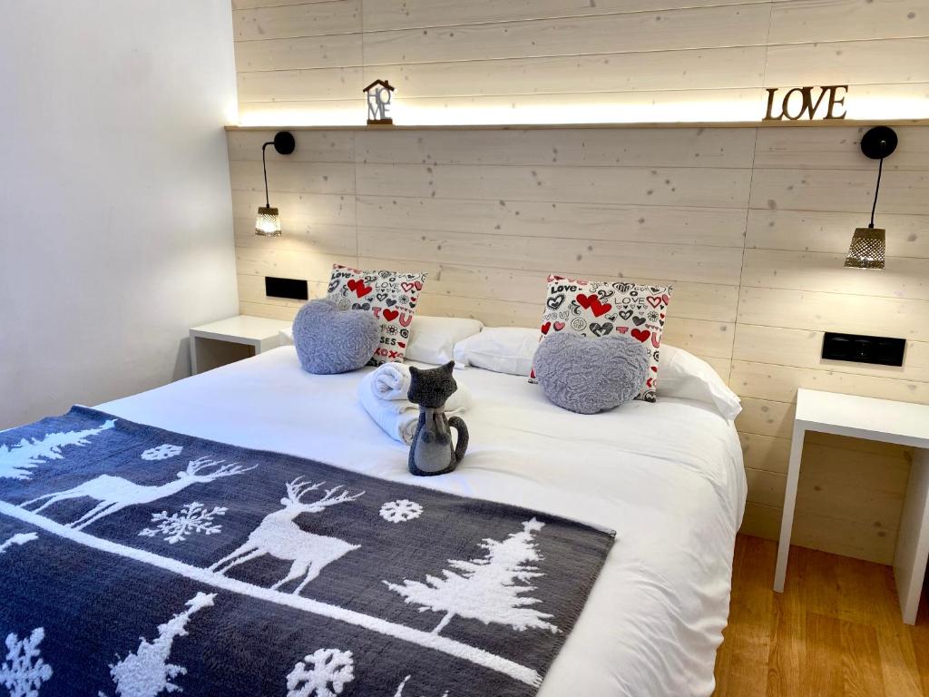 Posteľ alebo postele v izbe v ubytovaní Apartaments Alta Muntanya