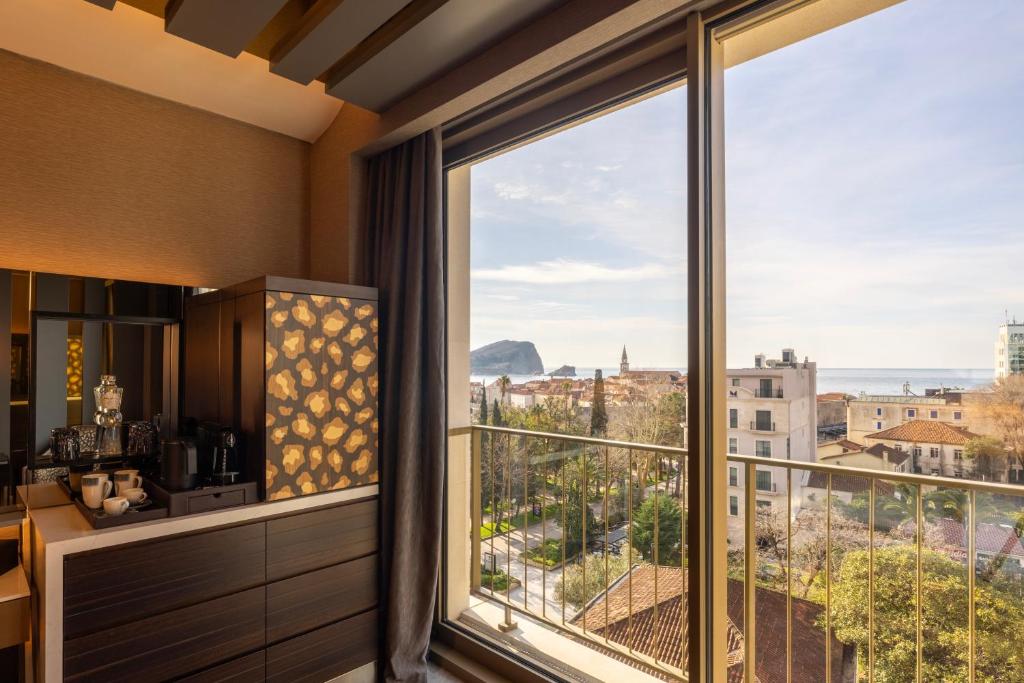 Merit Starlit Hotel & Residences - 10