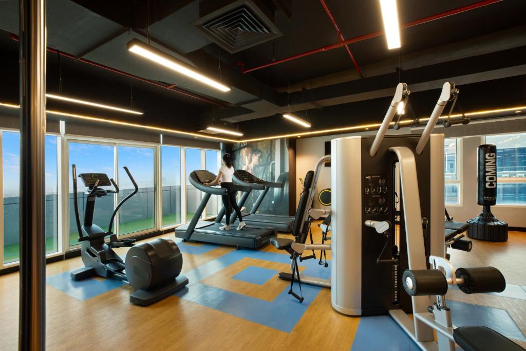 Fitness centrum a/nebo fitness zařízení v ubytování Royal Continental Suites Business Bay - Deluxe Apartments