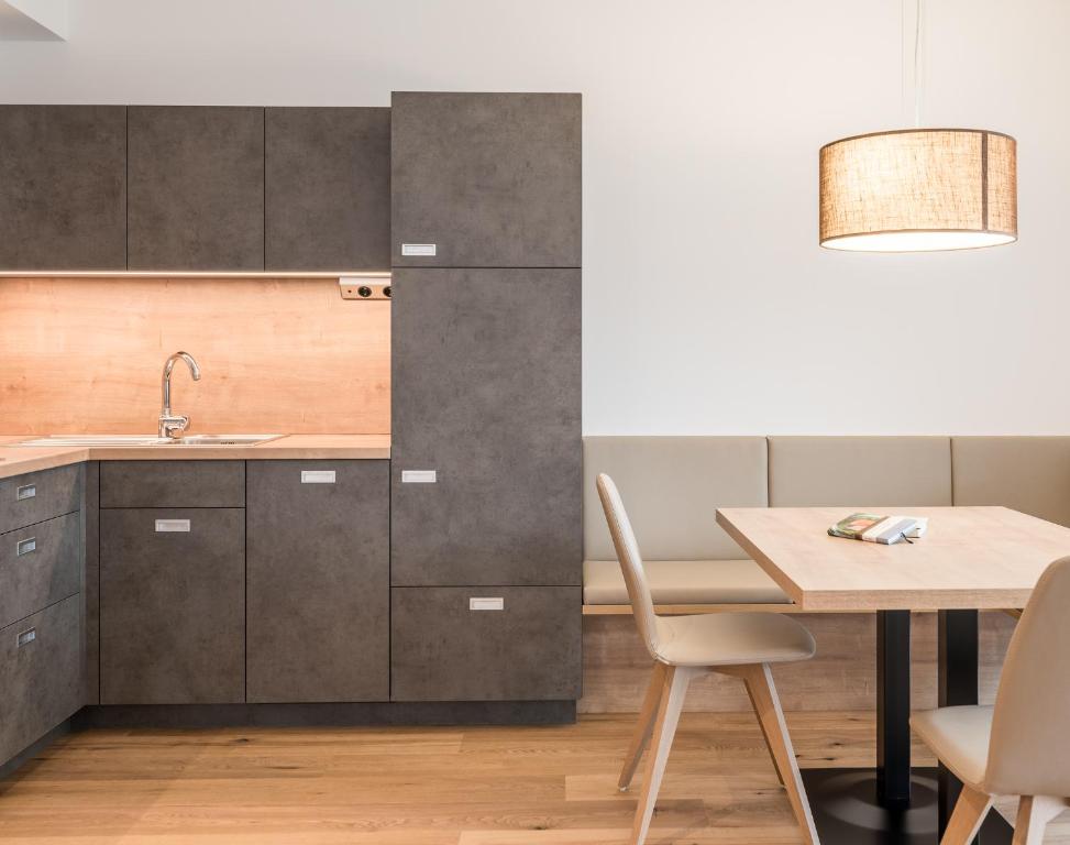 Kuchyň nebo kuchyňský kout v ubytování Hotel B&B Feldmessner
