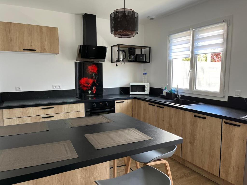 Cuisine ou kitchenette dans l'établissement Modern,cozy house near Paris & Disneyland Paris