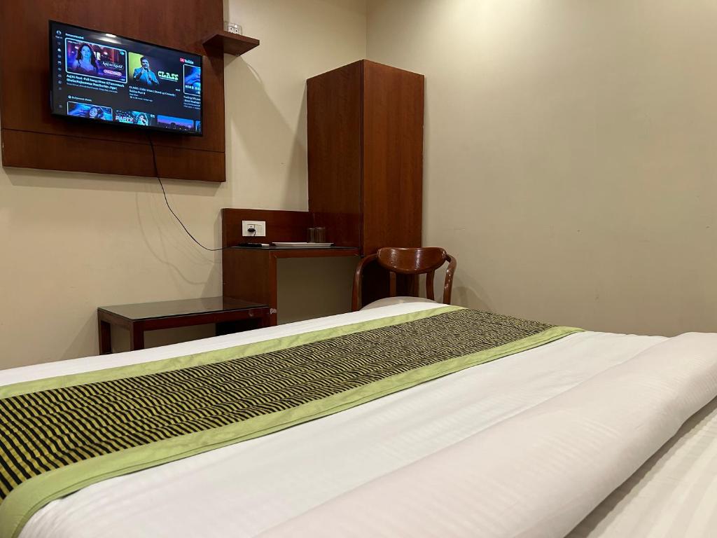 Postel nebo postele na pokoji v ubytování Hotel Sapphire Dx 1 Minutes Walking Distance From New Delhi Railway Station