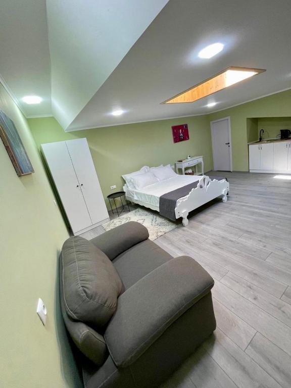 Postel nebo postele na pokoji v ubytování Art Hotel Tabidze