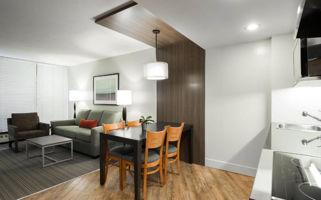 West Coast Suites at UBC - Resim 20