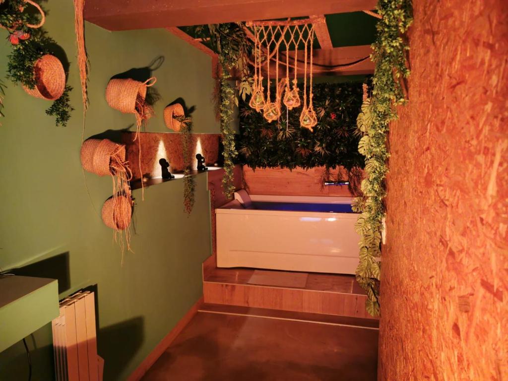 The secrets jungle loveroom – photo 6