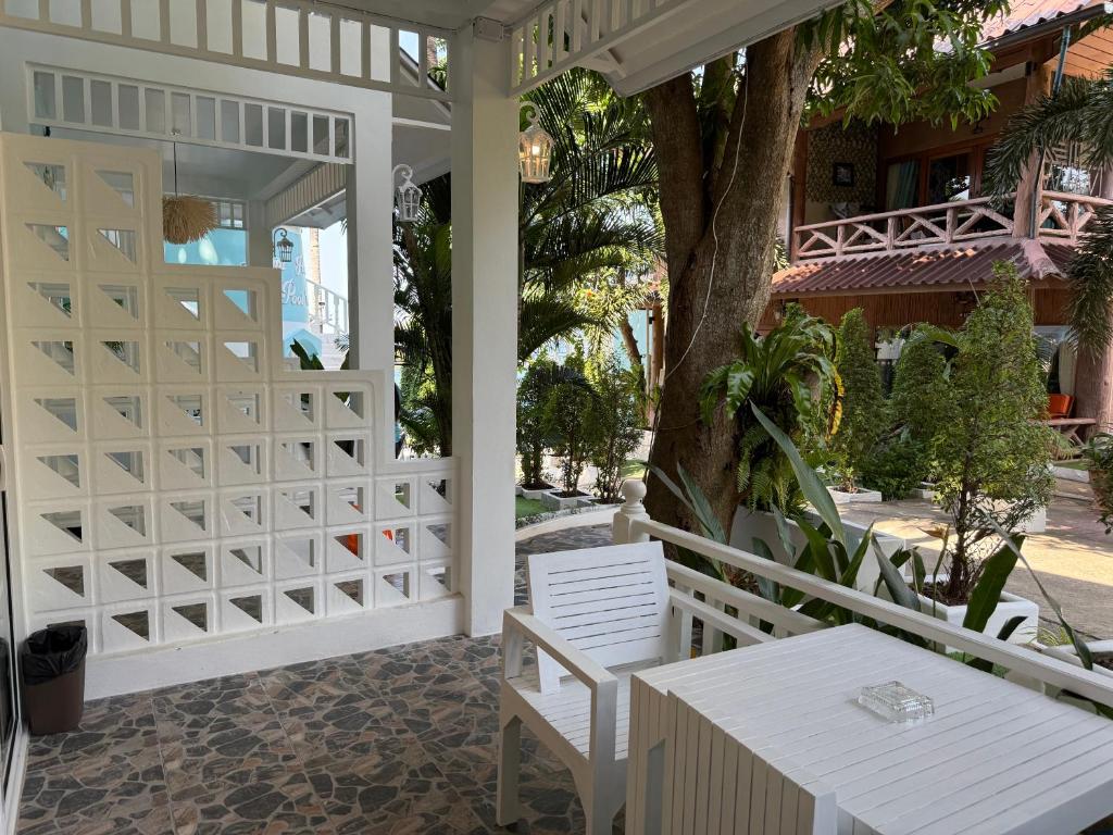 Balkón nebo terasa v ubytování DD Hut Koh Tao