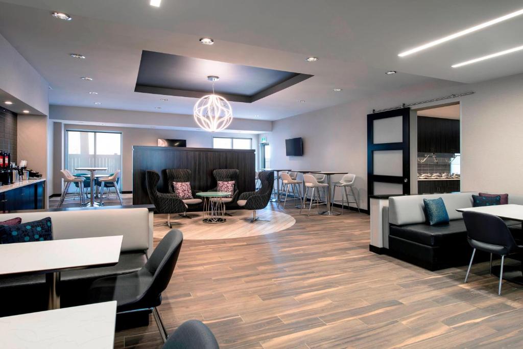 Posezení v ubytování Residence Inn by Marriott Winnipeg