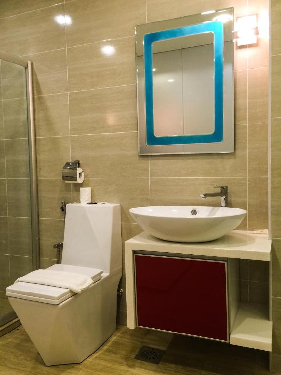 Koupelna v ubytování Louis Hotel