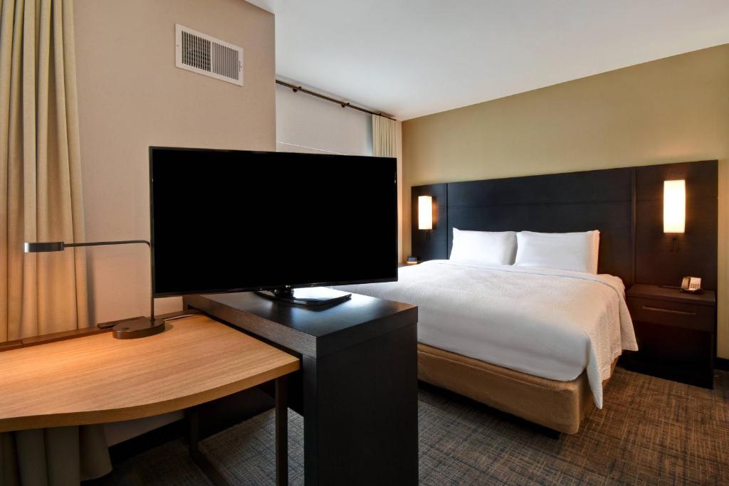 Postel nebo postele na pokoji v ubytování Residence Inn Middletown Goshen